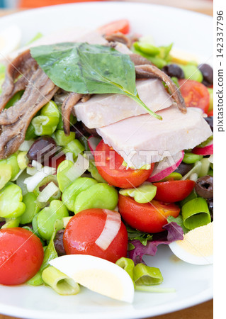 Delicious Niçoise salad in Nice, France Delicious Niçoise salad in Nice, France 142337796