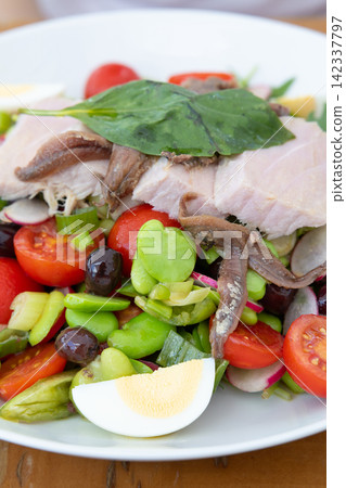 Delicious Niçoise salad in Nice, France Delicious Niçoise salad in Nice, France 142337797