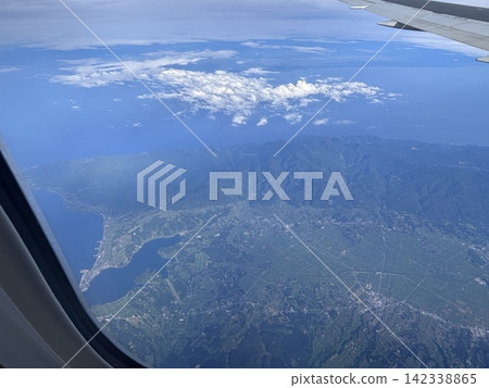 A flight from Hokkaido to Tohoku in early summer, offering a view of Japan from above, from Cape Tappi in Aomori to the Oga Peninsula and Lake Hachirogata in Akita. A flight from Hokkaido to Tohoku in early summer, offering a view of Japan from above, from Cape Tappi in Aomori to the Oga Peninsula and Lake Hachirogata in Akita. 142338865