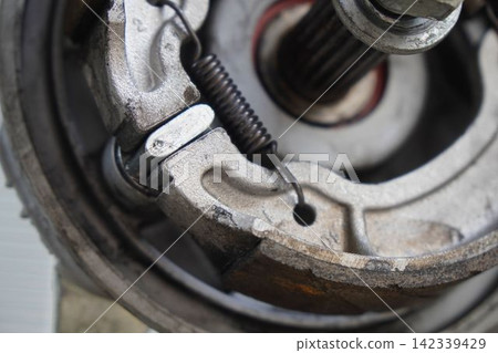 Rear drum brake shoes Rear drum brake shoes 142339429