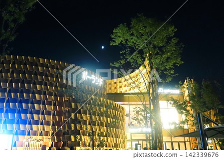 2025年大阪關西世博會波蘭館夜景 2025年大阪關西世博會波蘭館夜景 142339676