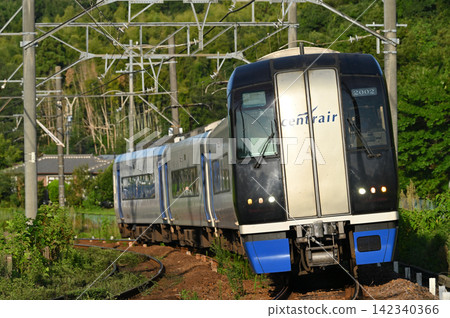 Meitetsu 2000 series μ-SKY train set 2002 making its way around a curve on the Meitetsu Hiromi Line. Meitetsu 2000 series μ-SKY train set 2002 making its way around a curve on the Meitetsu Hiromi Line. 142340366