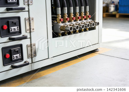 Industrial hydraulic system maintenance with a portable tool kit ready for use Industrial hydraulic system maintenance with a portable tool kit ready for use 142341606