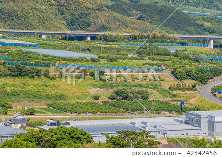 The Shin-Tomei Expressway and rural scenery of Shizuoka City (Shizuoka Prefecture) The Shin-Tomei Expressway and rural scenery of Shizuoka City (Shizuoka Prefecture) 142342456