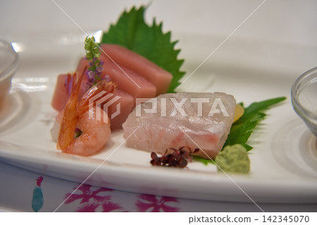 Colorful assorted sashimi 142345070