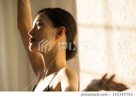 Women who do body care Women who do body care 142345783
