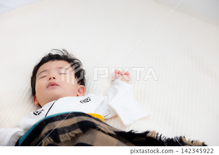 睡覺的寶貝 睡覺的寶貝 142345922