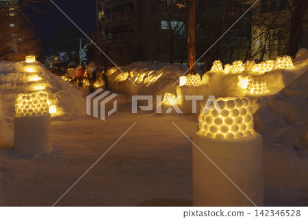 北海道小樽市:【小樽雪光路】手宮線會場、雪球燈籠路(側邊) 北海道小樽市:【小樽雪光路】手宮線會場、雪球燈籠路(側邊) 142346528