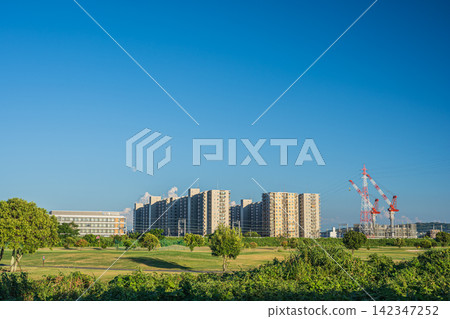 從淀川河床眺望大阪府枚方市葛葉町 從淀川河床眺望大阪府枚方市葛葉町 142347252