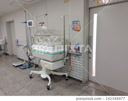 Incubator Incubator 142348977