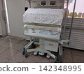 Incubator 142348995