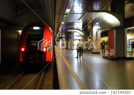[Poland] [Warsaw] Warsaw Chopin Airport Station, Warsaw Public Transport SKM 142349305