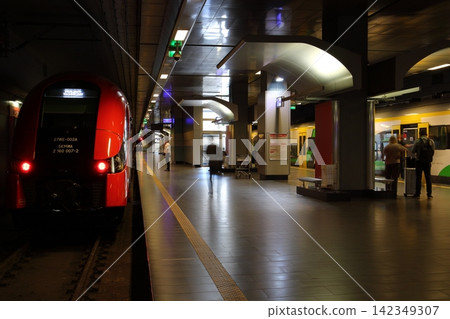 [Poland] [Warsaw] Warsaw Chopin Airport Station, Warsaw Public Transport SKM 142349307