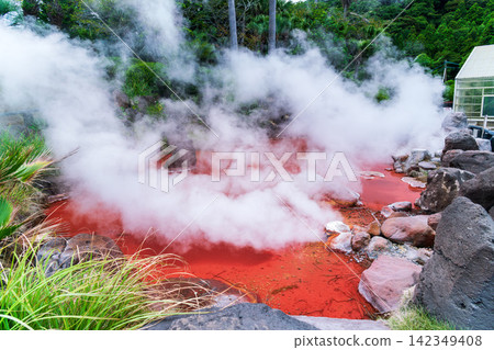 Blood Pond Hell, a popular tourist spot in Beppu Blood Pond Hell, a popular tourist spot in Beppu 142349408