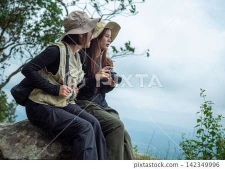 couple in love 142349996