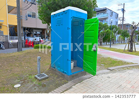 Installation of temporary toilets Installation of temporary toilets 142353777