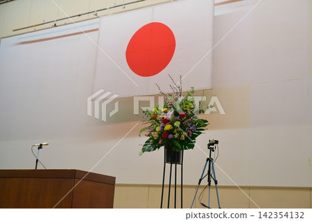 National flag and grand piano, school speech National flag and grand piano, school speech 142354132