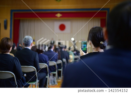 用智慧型手機拍攝的學校演講 用智慧型手機拍攝的學校演講 142354152