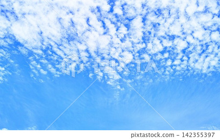 藍色的天空和雲圖像 藍色的天空和雲圖像 142355397
