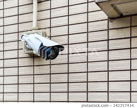 Outdoor surveillance cameras are attracting attention for their balance between street crime prevention and privacy considerations. Outdoor surveillance cameras are attracting attention for their balance between street crime prevention and privacy considerations. 142357414
