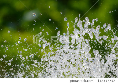 水花飛濺(夏季噴泉)_4996 水花飛濺(夏季噴泉)_4996 142357752
