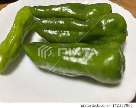 自製甜椒和辣椒,簡單家常風味 自製甜椒和辣椒,簡單家常風味 142357905