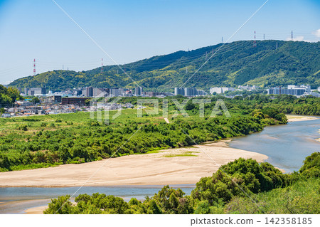 Kizugawa River scenery, Yawata City, Kyoto Prefecture 142358185