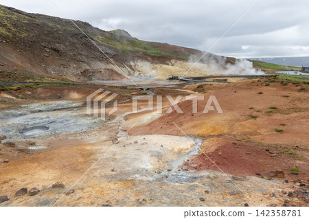 Seltun with a wide sweep of colorful geothermal terrain, Reykjanes Peninsula, Iceland 142358781