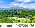 Mount Ontake and a buckwheat field with white flowers, as seen from Yanagimata Viewpoint (Kaida Plateau, Kiso District, Nagano Prefecture) 142360136