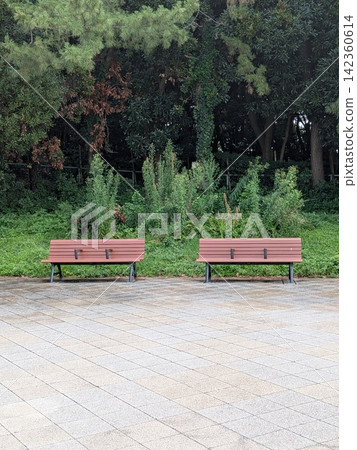 公園長椅和綠色 公園長椅和綠色 142360614