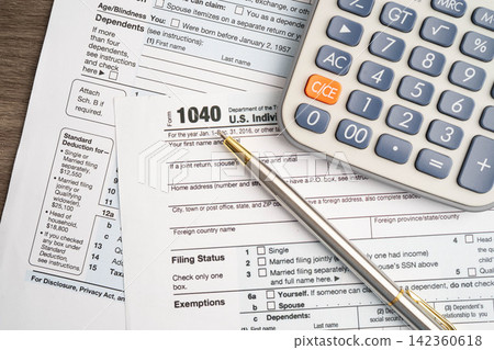 Tax form 1040 U.S. Individual Income Tax Return, business finance. Tax form 1040 U.S. Individual Income Tax Return, business finance. 142360618