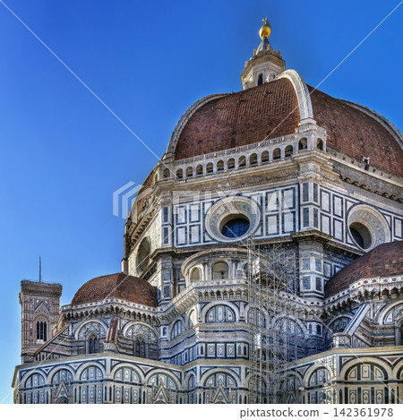 Florence Cathedral in Italy view of the Brunelleschi dome. Renaissance architecture under sunny blue sky 142361978