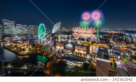 Fireworks light up the night sky over Yokohama Minato Mirai (Minato Mirai Festival) Fireworks light up the night sky over Yokohama Minato Mirai (Minato Mirai Festival) 142362042