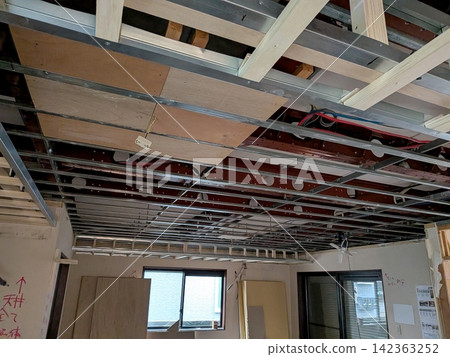 Construction site under renovation; ceiling during remodeling work. Construction site under renovation; ceiling during remodeling work. 142363252