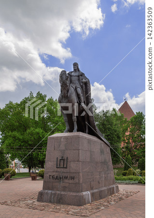 Monument to Grand Duke Gediminas in Lida, Belarus. Bronze equestrian statue near medieval castle wall Monument to Grand Duke Gediminas in Lida, Belarus. Bronze equestrian statue near medieval castle wall 142363509