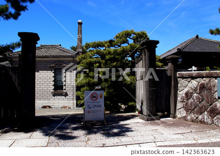 The former Takatori Residence, a historical tourist attraction in Karatsu City, Saga Prefecture. The former Takatori Residence, a historical tourist attraction in Karatsu City, Saga Prefecture. 142363623