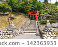 The red first torii gate of Yabuhara Shrine (Yabuhara-juku, Kiso-mura, Kiso-gun, Nagano Prefecture) 142363933