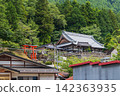 The red first torii gate of Yabuhara Shrine and Hojozan Gokurakuji Temple (Yabuhara-juku, Kiso-gun, Nagano Prefecture) 142363935