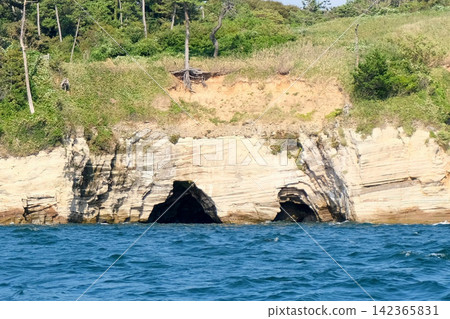 View from a sightseeing boat at Tojinbo Cliffs in Sakai City, Fukui Prefecture, August 2025 View from a sightseeing boat at Tojinbo Cliffs in Sakai City, Fukui Prefecture, August 2025 142365831