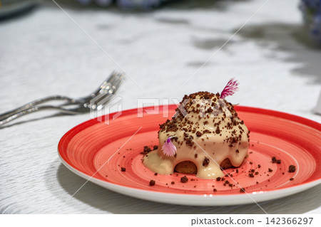 fine dining ice cream serving after main dish in dinner set of reception party fine dining ice cream serving after main dish in dinner set of reception party 142366297