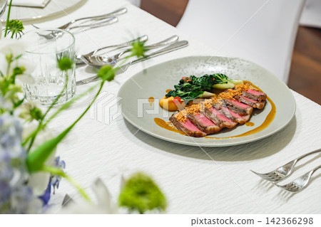 pack of sliced beef steak in dish with appetized vegetable pack of sliced beef steak in dish with appetized vegetable 142366298