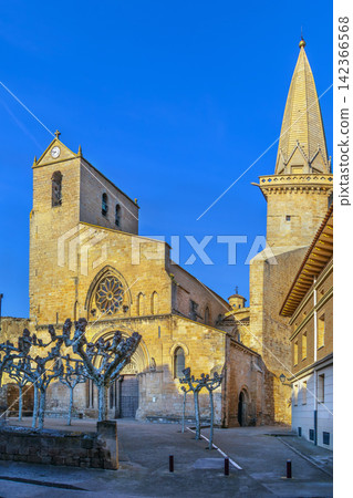 San Pedro Church in Olite, Spain, facade and tower view. Medieval romanesque portal with famous gothic needle spire San Pedro Church in Olite, Spain, facade and tower view. Medieval romanesque portal with famous gothic needle spire 142366568