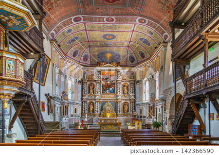 Saint Etienne church interior facing the altar in Espelette, France. Nave view. Golden baroque altarpiece Saint Etienne church interior facing the altar in Espelette, France. Nave view. Golden baroque altarpiece 142366590