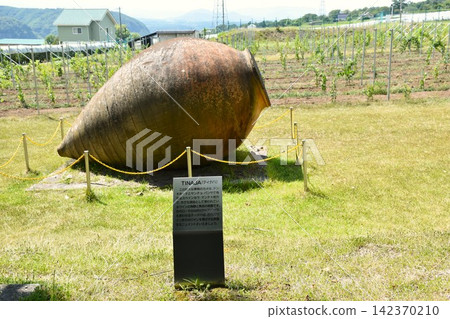 Vineyard jar monument 142370210