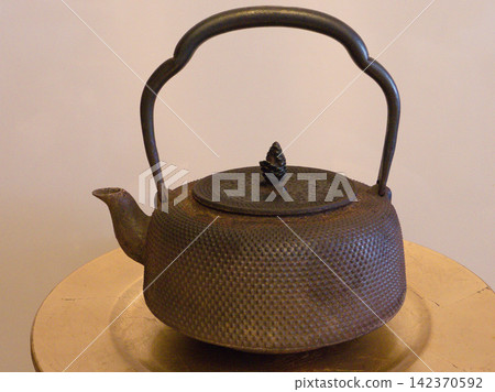Southern iron kettle Southern iron kettle 142370592