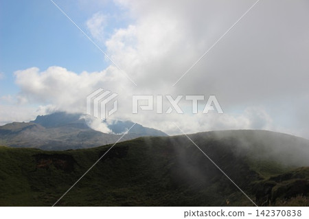 The wind sweeping across the land and the majestic Aso Five Peaks. A beautiful blue world revealed by the Earth, viewed from Kusasenri. The wind sweeping across the land and the majestic Aso Five Peaks. A beautiful blue world revealed by the Earth, viewed from Kusasenri. 142370838
