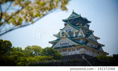 Osaka Castle in Spring with Green Trees and Blue Sky Osaka Castle in Spring with Green Trees and Blue Sky 142372066