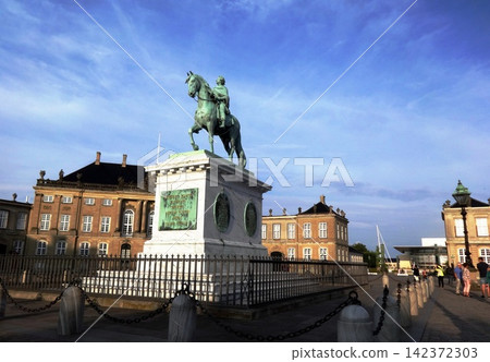 Equestrian Statue at Amalienborg Palace in Copenhagen Equestrian Statue at Amalienborg Palace in Copenhagen 142372303