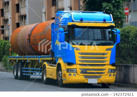 Trailer transporting steel pipes Trailer transporting steel pipes 142372421