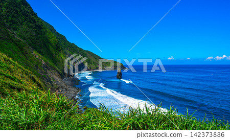 Izu Oshima Island, Fudejima Island, and dramatic cliffs, the deep blue Pacific Ocean, and a spectacular coastline (16:9, high quality) Izu Oshima Island, Fudejima Island, and dramatic cliffs, the deep blue Pacific Ocean, and a spectacular coastline (16:9, high quality) 142373886
